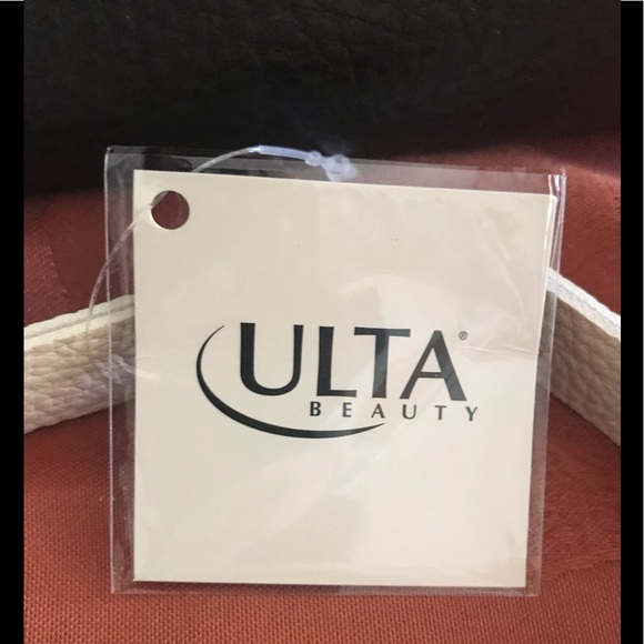 NWT Ulta Beauty Cream Colored White leather Tote bag. 2 handles.magnetic closure - Picture 6 of 7